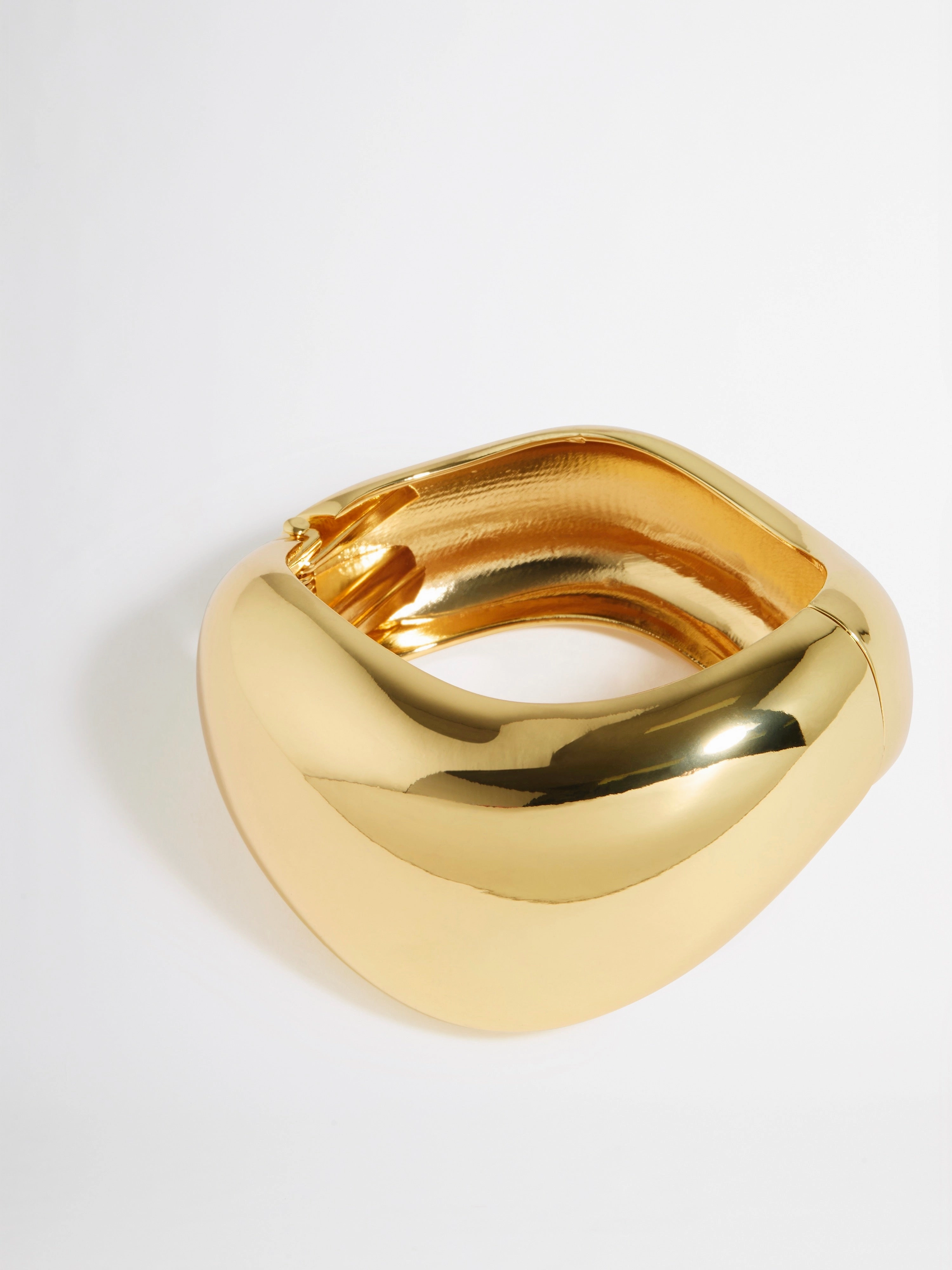 HERA BANGLE